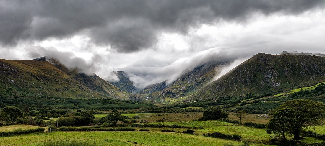 Caha Mountains unter Wolken, Beara Peninsula, Co. Kerry, Irland