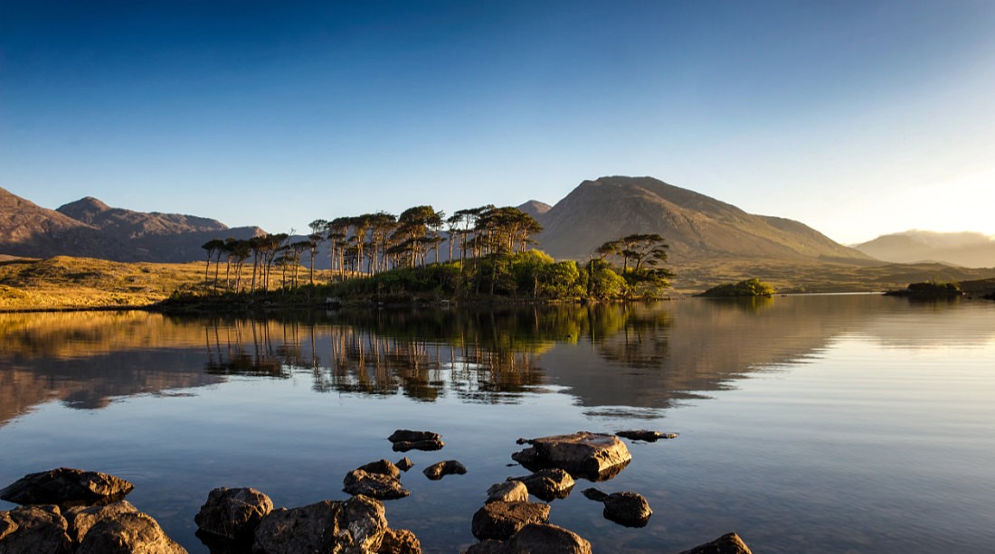 Derryclare Lake in Connemara, Co. Galway, Irland