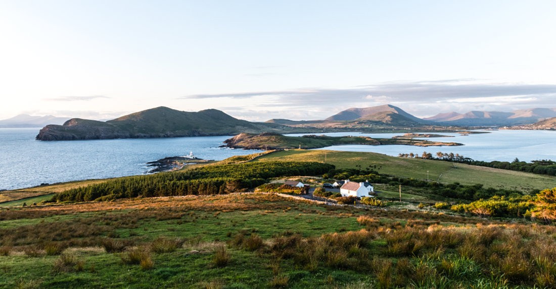 Doulus Bay und Beginish Island, Co. Kerry, Irland