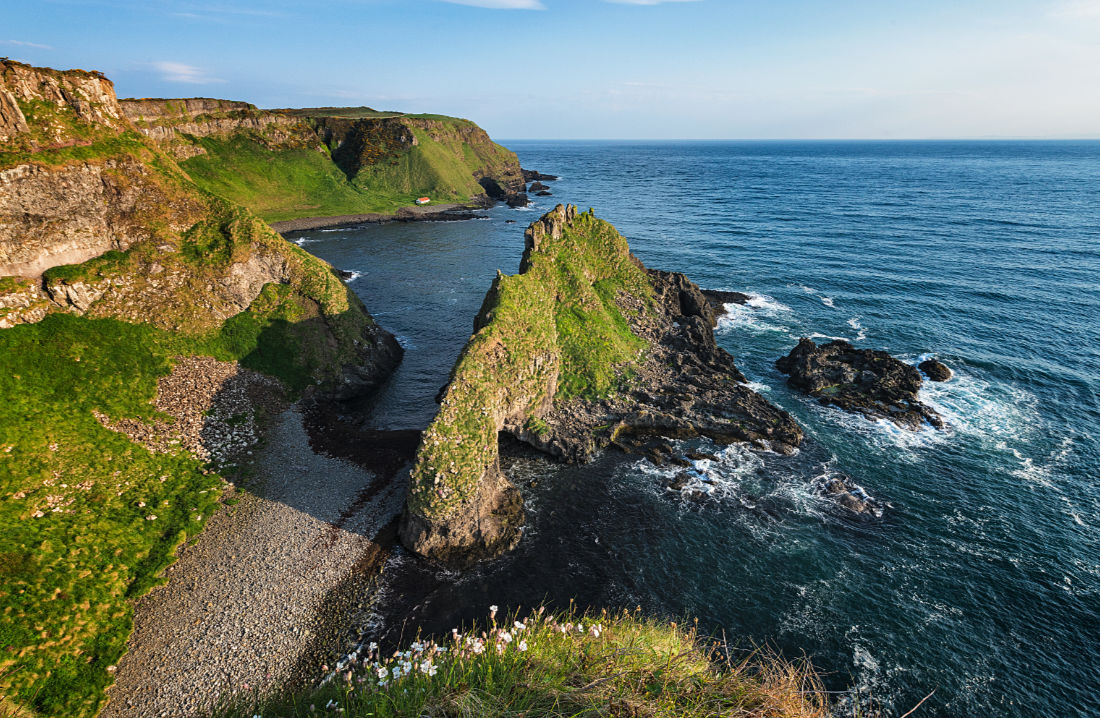 Port Moon am Causeway Coast Way, Co. Antrim, Grey Man's Path, Fair Head in Co. Antrim, Nordirland