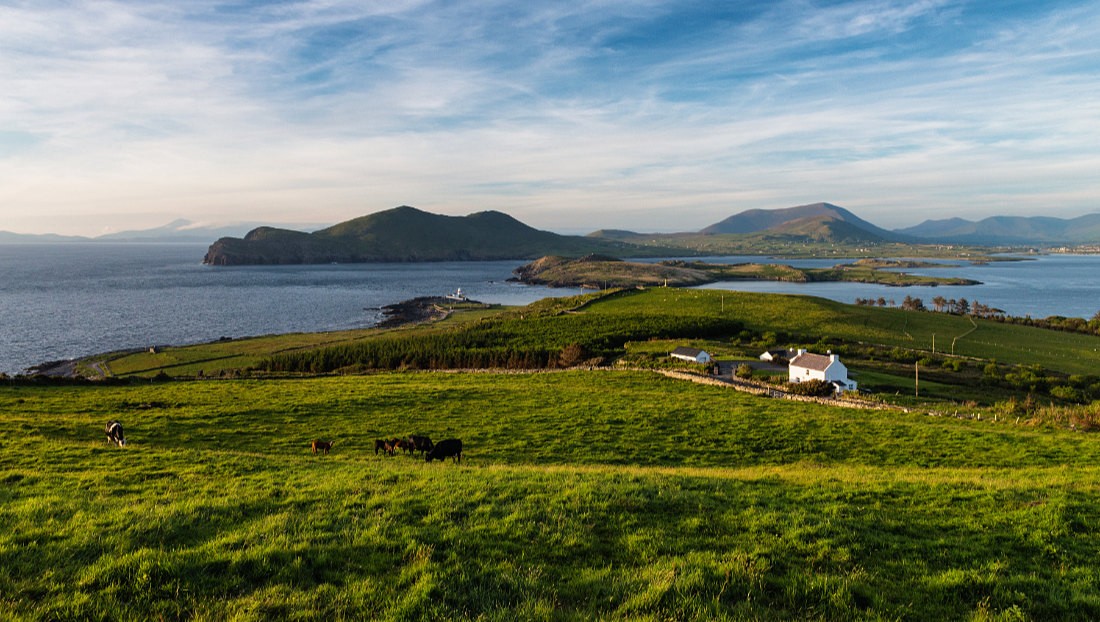 Blick über die Doulus Bay von Valentia Island in County Kerry, Irland