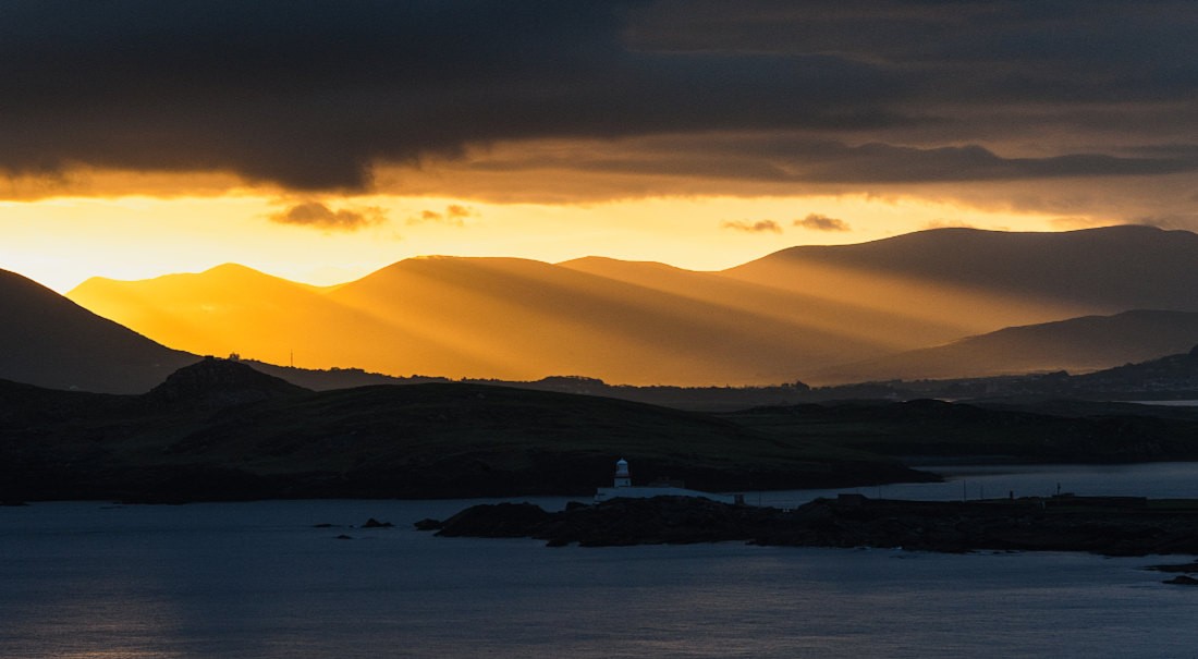 Sonnenaufgang am Cromwell Point Lighthouse on Valentia Island, Co. Kerry, Irland