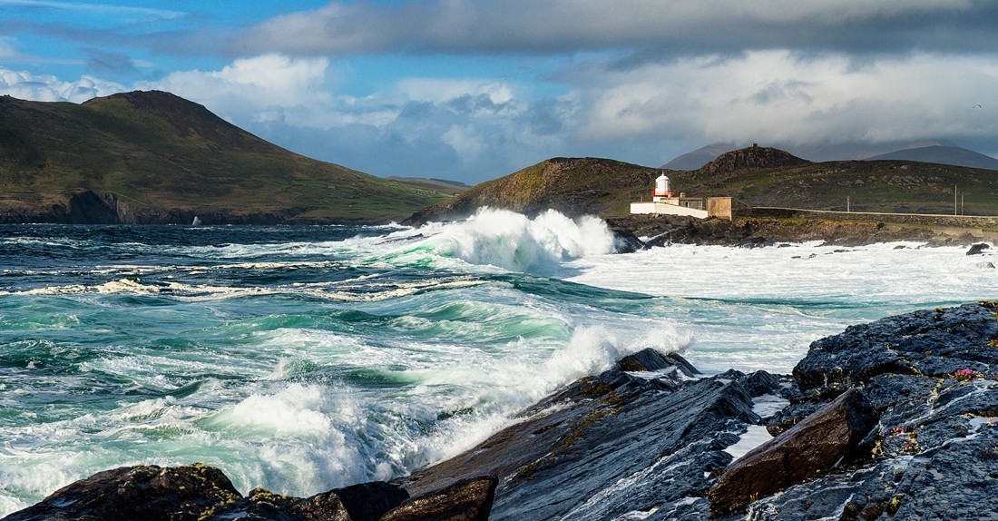 Wellen am Cromwell Point Lighthouse, Valentia Island, Co. Kerry, Irland